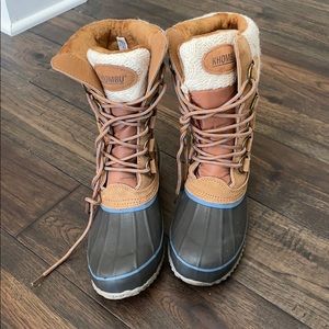 Khombu Women’s snow boots size 8